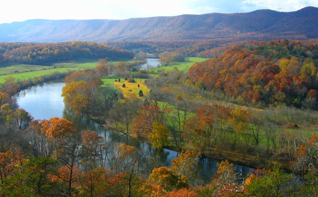 Shenandoah river meandering through the Shenandoah state part as the leaves change color in mid autumn.